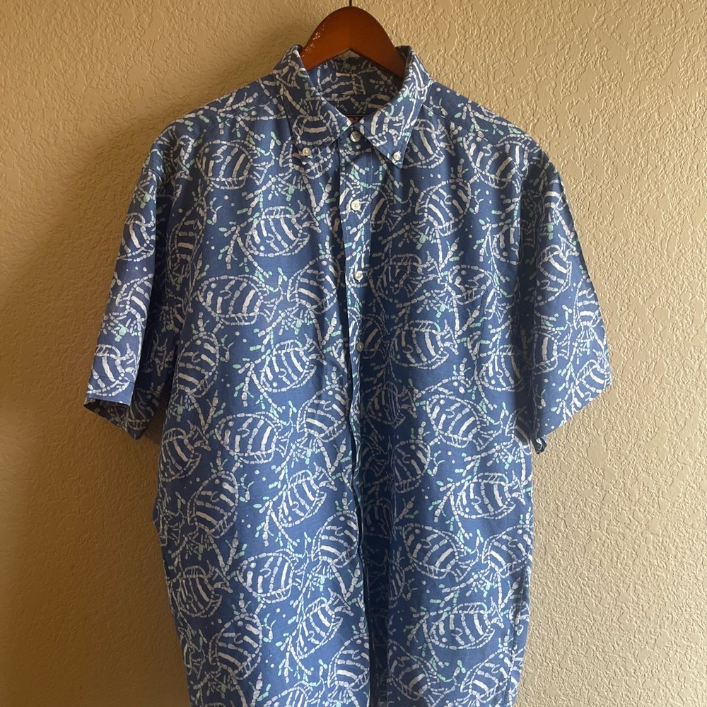 Vineyard Vines Classic Fit Fish Design Short Sleeved Murray Shirt | L